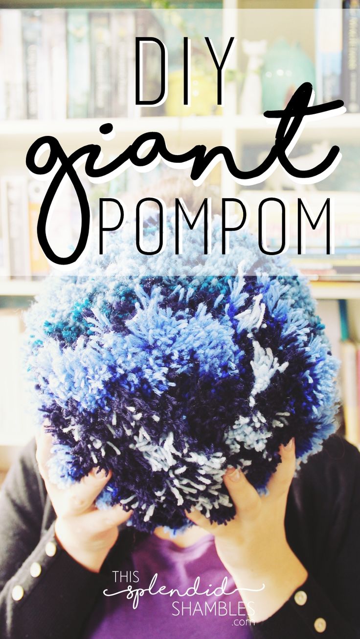 Large Yarn Pom Pom Diy, Giant Pom Pom Diy, How To Make Pom Poms, Yarn Crafts Easy, Kids Yarn Crafts, Mickey Mouse Garland, Pompom Ideas, Giant Pom Pom, Pom Pom Rugs