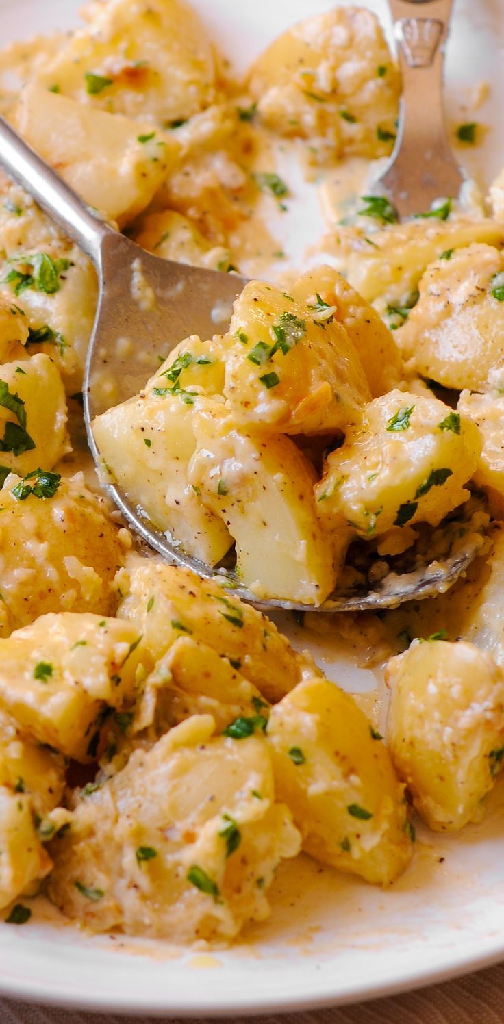 Creamy garlic potatoes on a white plate Dinner Sides Potato, East Side Dishes For Dinner, Fresh Garden Potato Recipes, Easy Garlic Potatoes, Creamy Oven Potatoes, Garlic Patotoes, Creamy Diced Potatoes, Russet Potato Recipes Stove Top, Recipes With New Potatoes