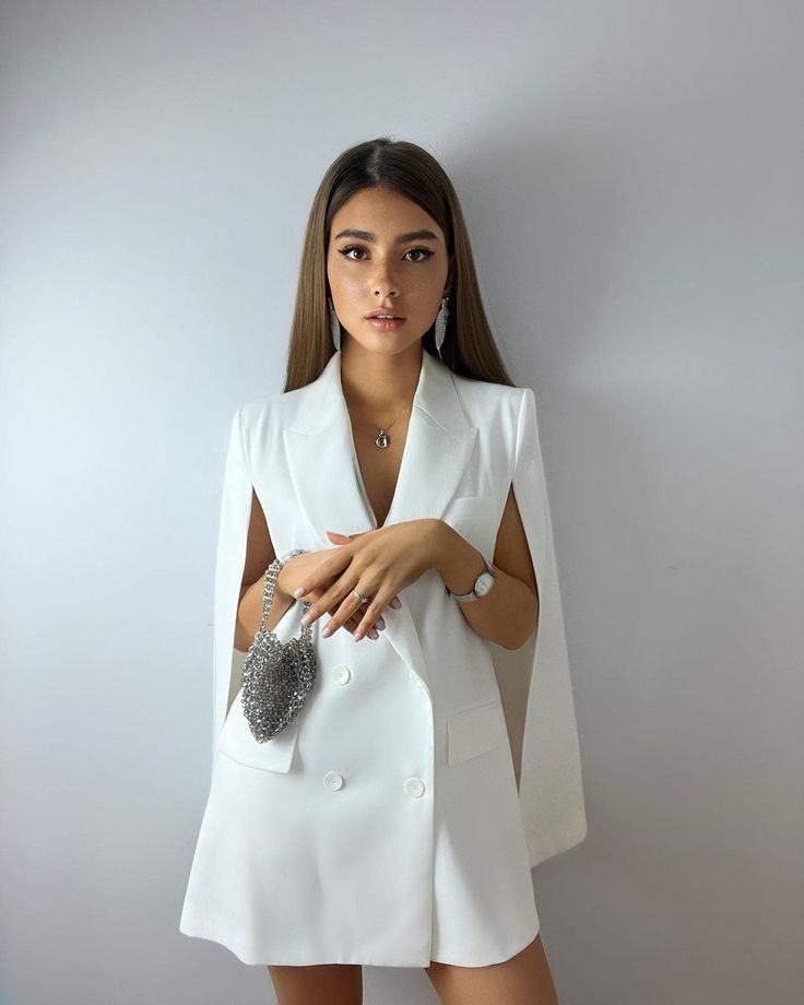 Cape Blazer Dress, Coat Blazer Outfit, White Dresses For Prom, Elegant Blazer Outfits, Blazer Outfits Classy, White Dress Outfit Classy, Cape Blazer Outfit, Blazer White Dress, Women Blazer Dress