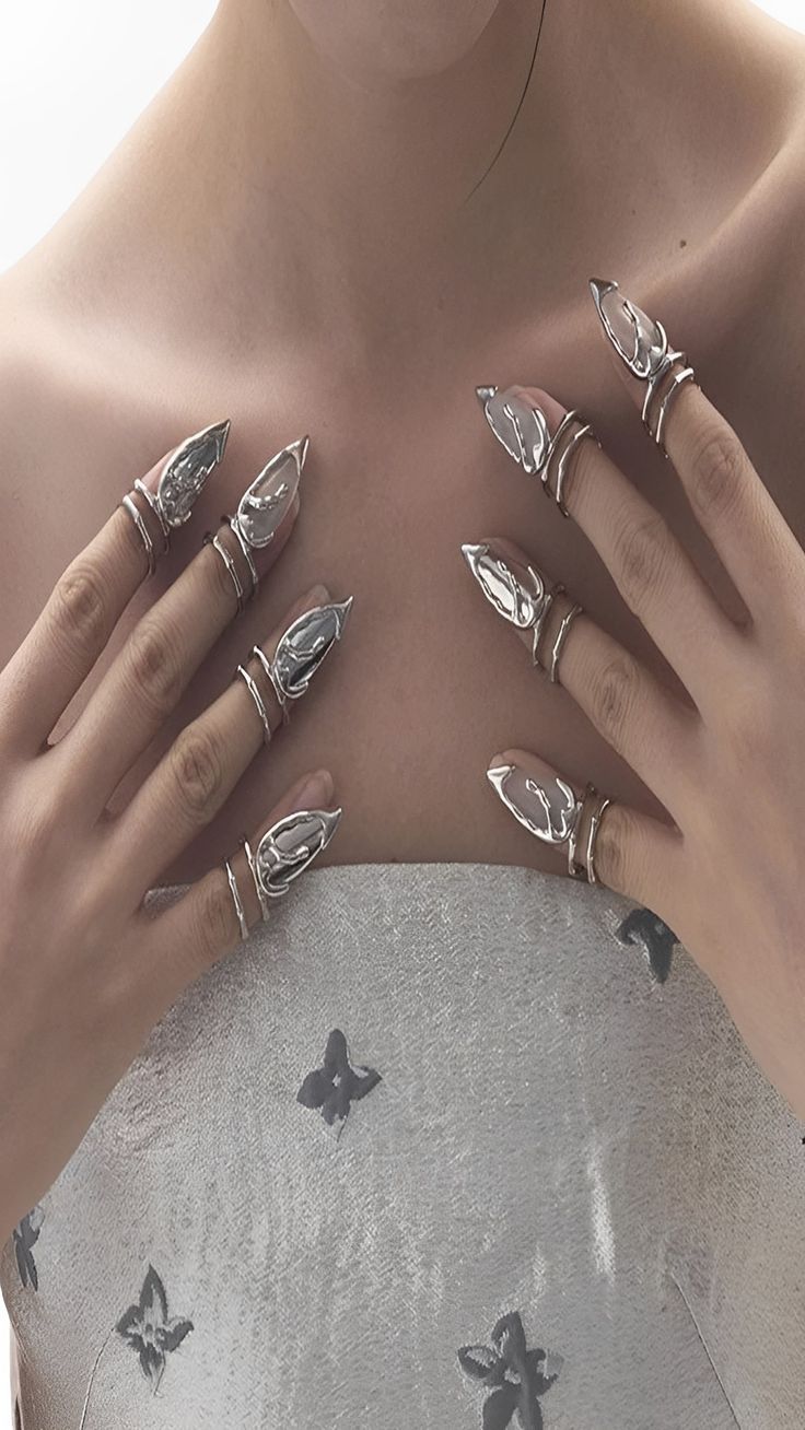 Finger Armor, Silver Armor, Nail Armor, Nail Rings, Armor Cosplay, Metal Armor, Sculptured Nails, Natural Pearl Earrings, Armor Ring