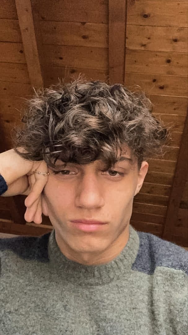 Brunette Curly Hair Men, Brunette Hair Men, Boy Perms Curly Hair, Brunette Hair Boy, Messy Perm, Light Perm Men, Brown Hair Perm, Loose Perm Men, Loose Curly Hairstyles