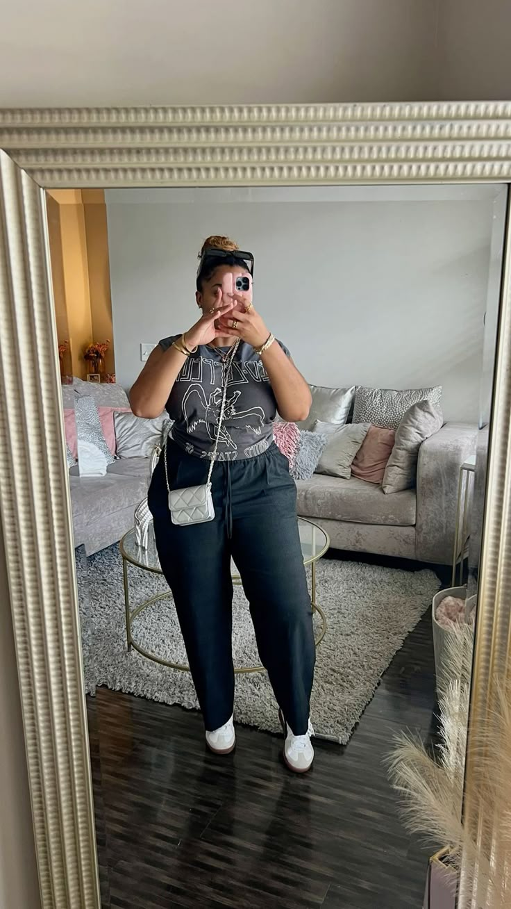 Casual Hangout Outfit, Avatar Black, Running Errands Outfit, Curvy Casual Outfits, Outfits Gorditas, Graphic Tee Outfit, Boxer Pants, Casual Outfits For Moms, Puma Kids