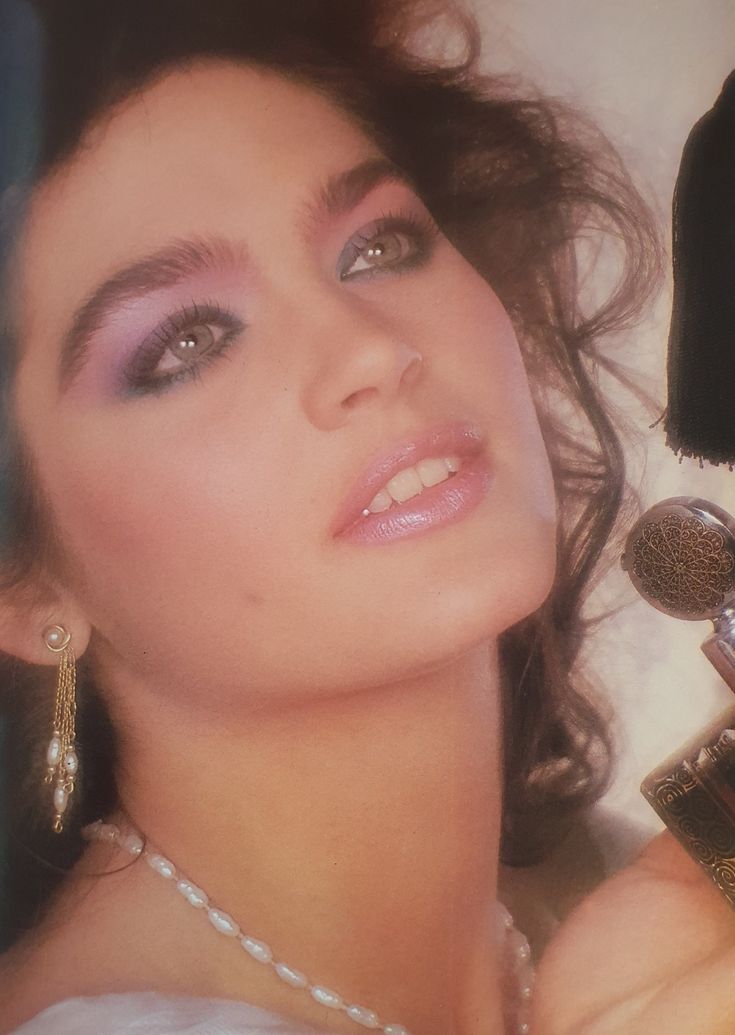 from 'the complete beauty book' 80d Makeup Look, 80s Inspired Makeup Natural, 80s Magazine Makeup, True 80s Fashion, 80s Office Makeup, Vintage 80s Makeup, 80s Makeup Authentic, 80s Everyday Makeup, 80s Makeup Magazine