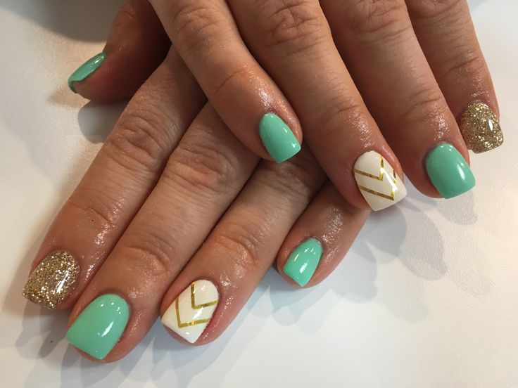 Mint Green And Gold Nails, Mint And Gold Nails, Green Toe Nail Designs, Mint Green Nail Ideas, Nails Mint Green, Green Toe Nails, Mint Green Nails, Nail Extensions Designs, Mint Nails