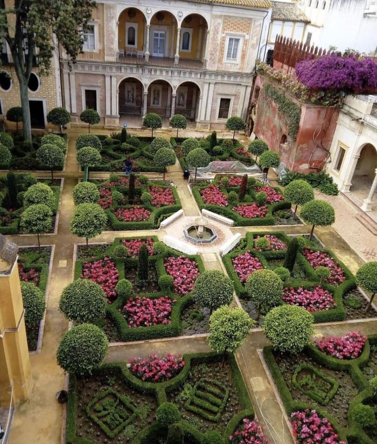 an elaborate garden in the middle of a courtyard