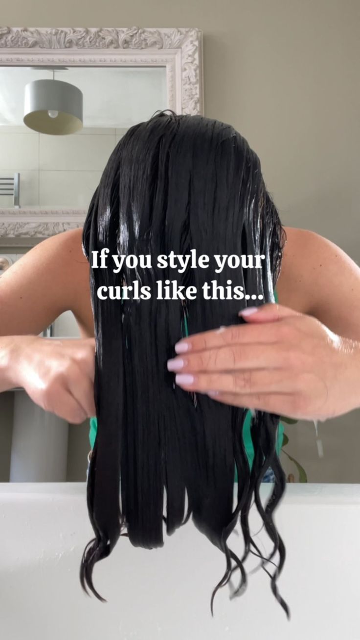 Sophie Marie on Instagram: "Do you experience this curly problem !? ❌ Heres a little trick I like to use to ensure my curls never get stuck after upside down styling!…" Hairstyle Tools, Coconut Oil Hair Growth, 2024 Hairstyles, Hair Curling Tips, Curly Hair Problems, How To Curl Short Hair, Side Comb, Curly Hair Updo, Growing Out Short Hair Styles