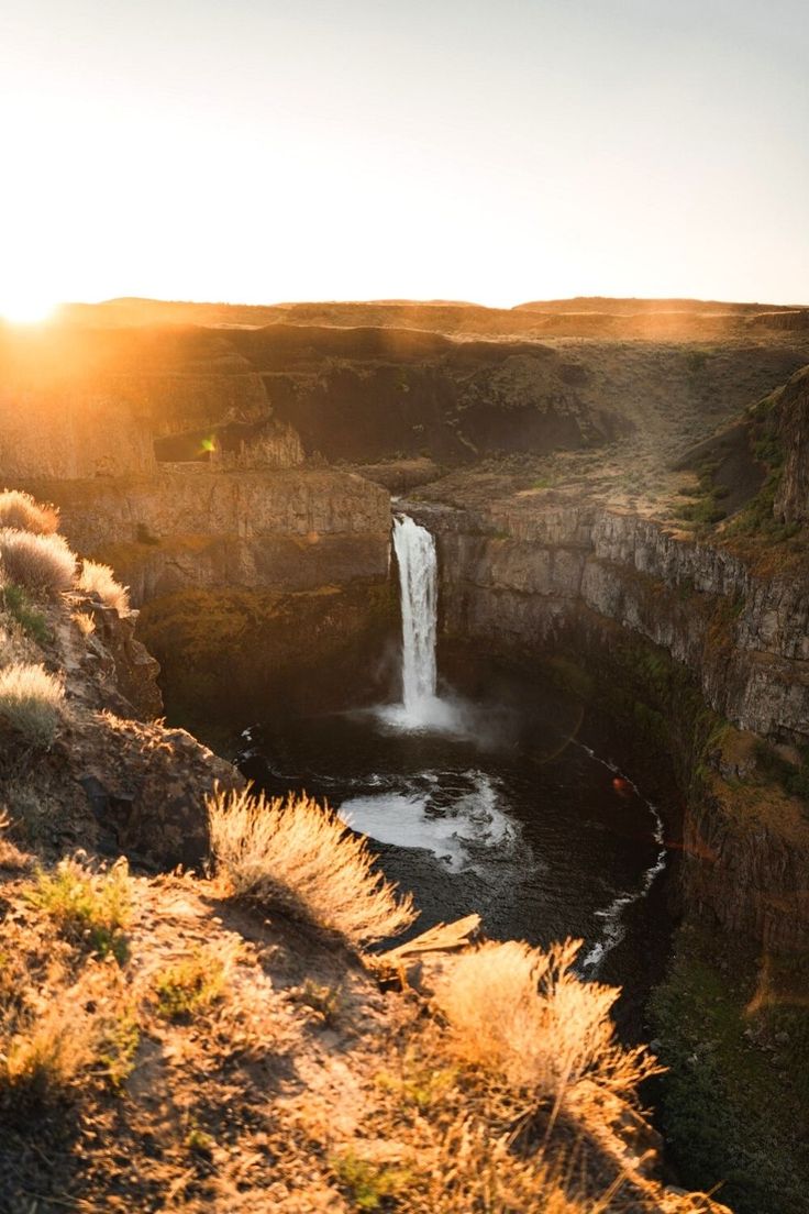 Palouse Falls, Washington. Palouse Falls, Landscape Waterfall, Chinatown San Francisco, Wildlife Landscape, Vintage Camper Remodel, Washington Travel, Usa Trip, Evergreen State, Walla Walla