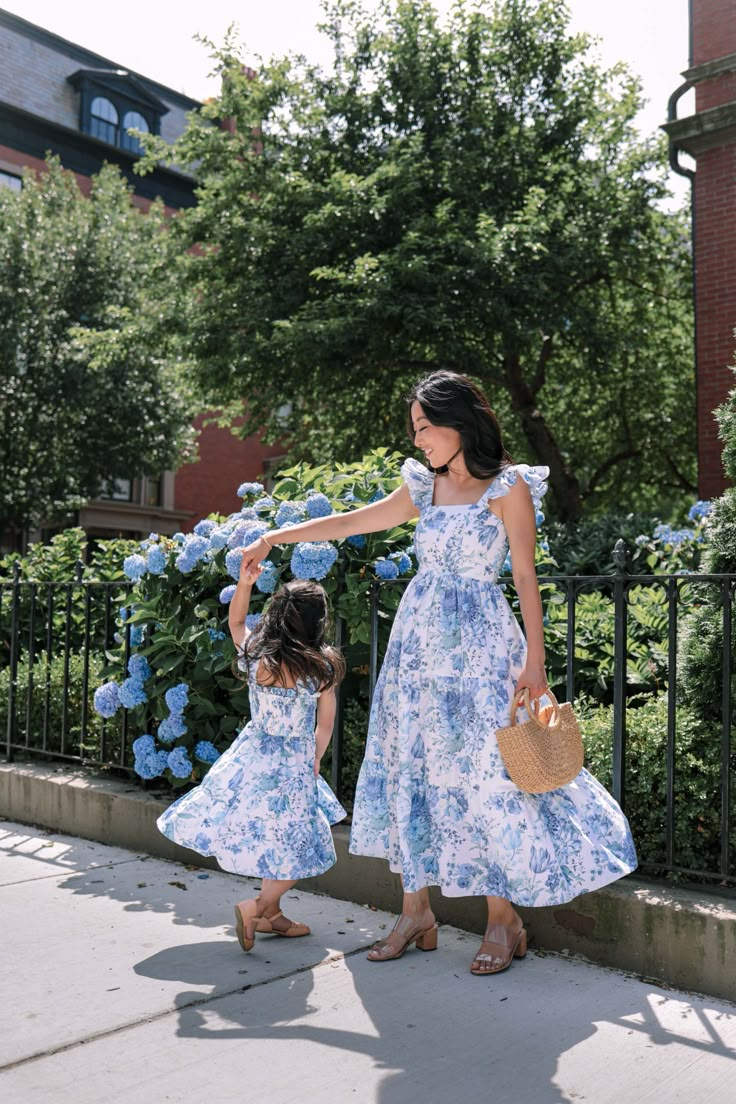 Mom Outfits Fall, Salsa Dancer, Mom Daughter Outfits, Mommy Daughter Outfits, Mom And Daughter Matching, Mommy Outfits, Casual Outfits For Moms, Summer Outfits For Moms, Mommy And Me Dresses