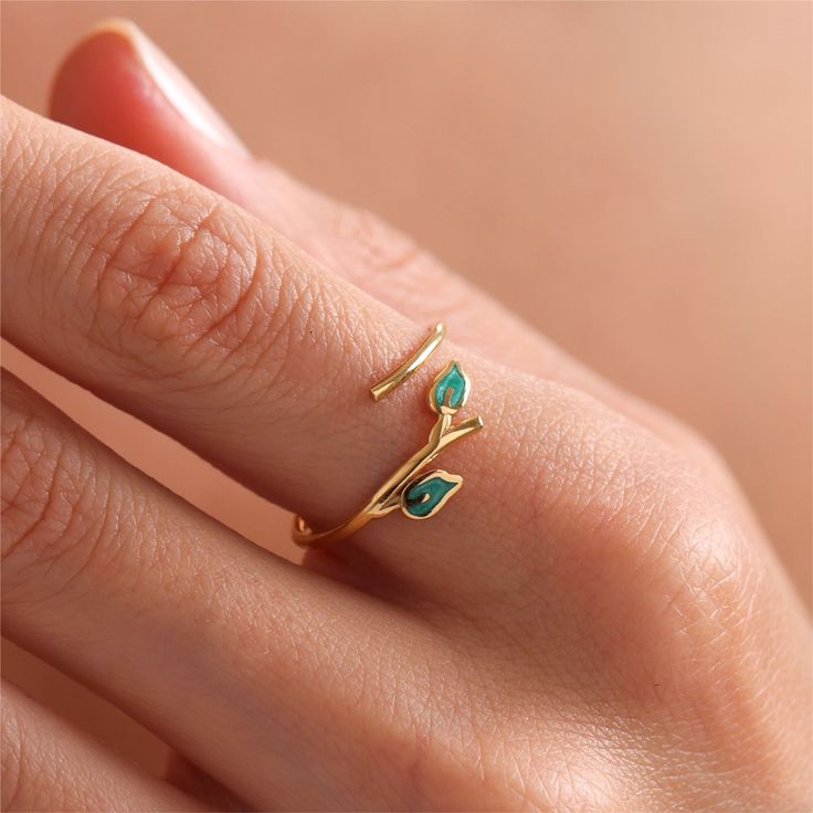 O R I G I N A L ∙ ⚘ ∙ D E S I G N ∙ ⚘ ∙ I V Y ∙ ⚘ ∙ R I N G Enhance your style with our exquisite Original Design Ivy Ring. This elegant and unique ring features a natural design with delicate green leaves, adding a touch of nature-inspired beauty to any look. Perfectly balanced for both everyday wear and special occasions, it brings a subtle yet captivating charm to your ensemble. The distinctive design with green leaves makes it a versatile accessory for any setting, from sporty to chic.♡ * Ma Rose Gold Emerald Open Ring Gift, Nature-inspired Gold Emerald Ring As A Gift, Gold Nature-inspired Emerald Ring As A Gift, Nature-inspired Gold Emerald Ring As Gift, Nature-inspired Gold Emerald Ring For Gift, Nature-inspired Gold Emerald Ring Gift, Rose Gold Emerald Ring Gift, Fine Jewelry Flower Ring For May Birthstone, Adjustable Green Flower Ring As Gift