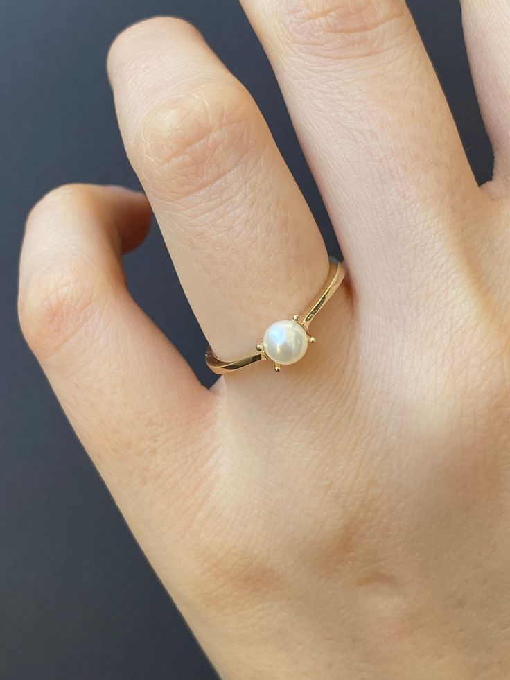 Emarald Ring, Pearl Ring Design, Pearl Ring Simple, خواتم خطوبة, Zierlicher Ring, Gold Ring Designs, Ring Minimalist, Rose Gold White, Delicate Rings