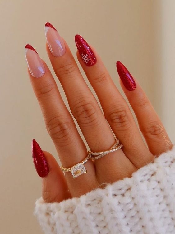 Red Nails Inspiration, Valentine Nail Designs, Nail Designs Red, Nail Designs Christmas, Christmas Nail Design, Red Gel Nails, Valentine Nail, Red Acrylic Nails, Subtle Nails