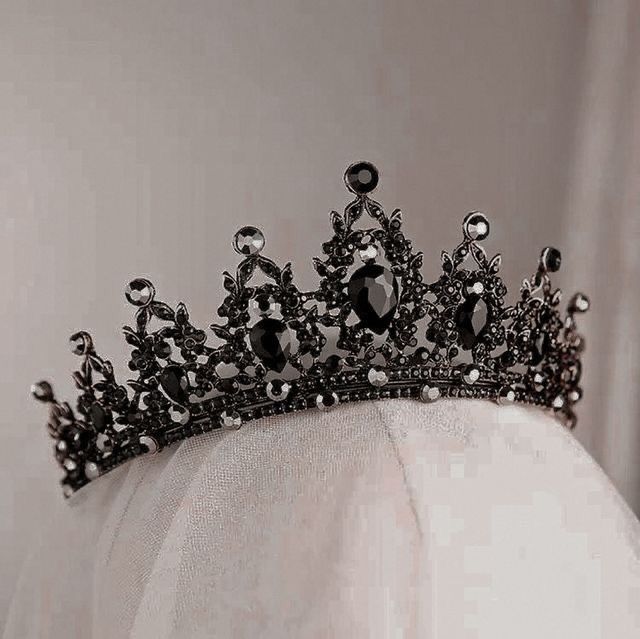 Dark Wedding Theme, Quinceanera Crown, Black Tiara, Crystal Crown Tiaras, Gothic Crown, Black Wedding Gowns, Crown Aesthetic, Queen Aesthetic, Beautiful Tiaras