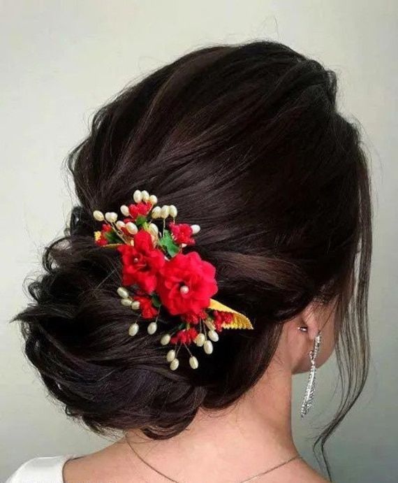 Messy Bun For Wedding Bridesmaid, Traditional Messy Bun Hairstyle Indian, Hair Buns For Medium Hair Wedding Indian, Rose Bun Hairstyle, Indian Party Hairstyles, Mehndi Hair, Bun For Short Hair, Hair Styles For Wedding, Indian Hair Accessories