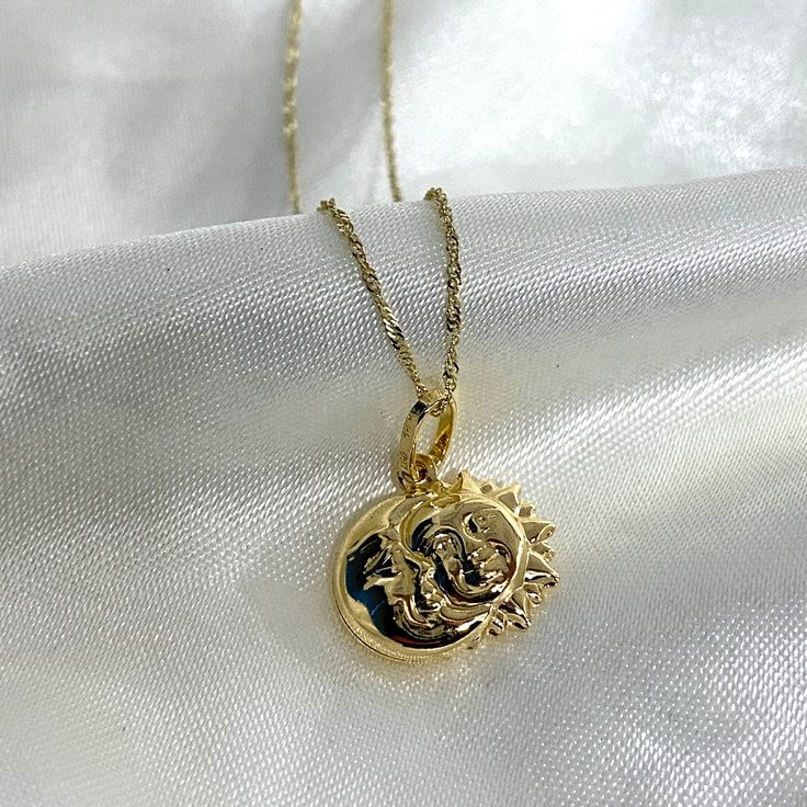 14K Gold Sun & Moon Charm Pendant With 0.9MM Singapore Chain Necklace Real Gold  Necklace Charm Celestial Solid Gold Necklace ✅ PENDANT SPECIFICATIONS:  * Height: 0.51 in. (13 MM) * Width: 0.59 in. (15 MM) * Average Weight: 1.32 gr. ✅ CHAIN SPECIFICATIONS:  * Clasp: Spring-Ring  * Width: 0.9 MM ➤ Length: 16 inches   Avg Weight: 0.64 ➤ Length: 18 inches   Avg Weight: 0.71 ➤ Length: 20 inches   Avg Weight: 0.76 ➤ Length: 22 inches   Avg Weight: 0.83 ✅SHIPPING CONTENTS: -14K Gold Pendant & Chain -J Necklace Real Gold, Gold Necklace Pendant, Real Gold Necklace, Gold Chain With Pendant, Solid Gold Necklace, Gold Sun, Gold Charm Necklace, Average Weight, Jewelry Lookbook