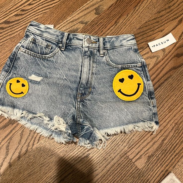 Heart Eyes For These Shorts Quite Literally! Pacsun Jean Shorts With Heart Eye Smiley Patches Never Worn Nwt Heart Shorts, Heart Eye, Pacsun Shorts, Pacsun Jeans, Jeans For Short Women, Heart Eyes, Really Cute Outfits, Iron On Patches, Pacsun