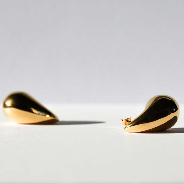 With these Bottega drop gold earrings, all that glitters is gold. Inspired by the iconic Italian fashion house Bottega Veneta, hand-finished, these statement earrings will add a touch of sophistication and glam to any outfit. The Bottega drop gold earrings feature a timeless design with delectably smooth edges and finishes. These are complemented with exquisite craftsmanship for a luxurious look that's guaranteed to turn heads. These earrings are fit for any occasion, effortlessly taking you fro Bottega Gold Earrings, Botegga Venetta Drop Earrings, Bottega Veneta Silver Earrings, Valentina Rose, Drop Gold Earrings, Luxury Modernist Gold Earrings, Luxury Tarnish-resistant Brass Earrings, All That Glitters Is Gold, Smooth Edges