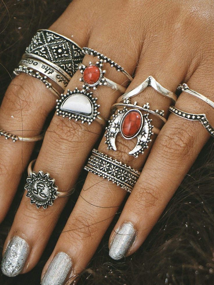 This set of Boho inspired rings will stand out during any festive event. Wedding Rings Boho, Band Rings Women, Ladies Silver Rings, Classic Rings, Ring Sets Boho, Rings Boho, Metal Pendants, Gold And Silver Jewelry, Turquoise Boho