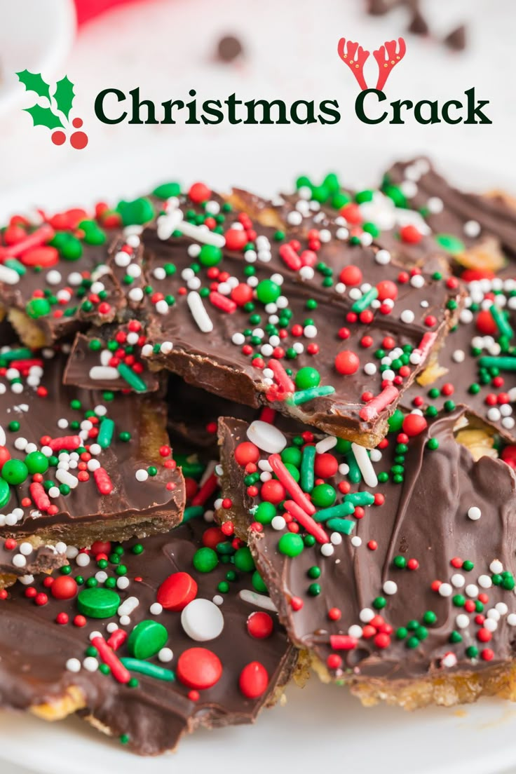 Everyone goes crazy for this Christmas crack recipe! This saltine cracker toffee is the ultimate holiday dessert. It’s so easy to make and only has five ingredients. Cake Mix Banana Muffins, Saltine Cracker Recipes, Christmas Toffee, Saltine Cracker Toffee, Cracker Dessert, Banana Muffins Recipe, Saltine Cracker, Fluffy Muffins, Saltine Toffee