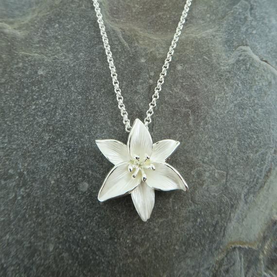 Silver Birth Flower Necklace For Wedding, Silver Wedding Jewelry With Birth Flower Detail, Elegant White Birth Flower Necklace, Elegant White Flower Necklace With Birth Flower Detail, Elegant White Flower Necklace For Birthdays, Elegant White Flower Necklace For Birth Month, White Flower Pendant Necklace With Birth Flower, Delicate Silver Flower Necklace For Anniversary, Silver Flower Necklace For Anniversary