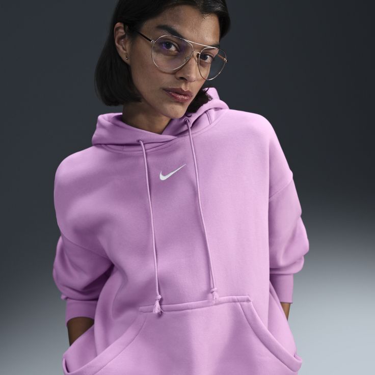 Grounded in style, comfort and versatility, meet our take on luxury loungewear. This classic hoodie helps you stay cozy all day long, thanks to midweight fleece that feels soft yet structured. Plus, exaggerated details (like taller ribbing and oversized fit) give you a trend-right look. Nike Hoodie For Women, Nike Hoodie Women, Nike Hoodies, Nike Sportswear Phoenix Fleece, Luxury Loungewear, Houndstooth Jacket, Hoodie For Women, Loungewear Luxury, Hoodie Women