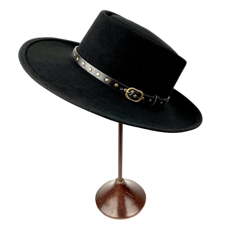 Bolero hat. Wide brim men's hat made of rabbit fur felt with an elegant suede finish. Ecoleather belt trimming. Elegant fedora for man and woman. The measurements in centimeters are 36 x 34. Brim length 9.5. Crown height 9.5 . (These measurements may vary slightly depending on the size of the hat) For its elaboration we only use hoods and capelines of resistant fur felt of very good quality. In our workshop in the Pyrenees we sew and make one by one our hats with wooden molds of our own design. Elegant Leather Felt Hat For Fall, Elegant Leather Hat For Fall, Formal Leather Wide Brim Felt Hat, Elegant Leather Brimmed Felt Hat, Elegant Brimmed Leather Felt Hat, Elegant Leather Felt Hat With Flat Brim, Elegant High Crown Felt Hat, Fitted Leather Felt Hat For Winter, Elegant High Crown Felt Hat For Winter