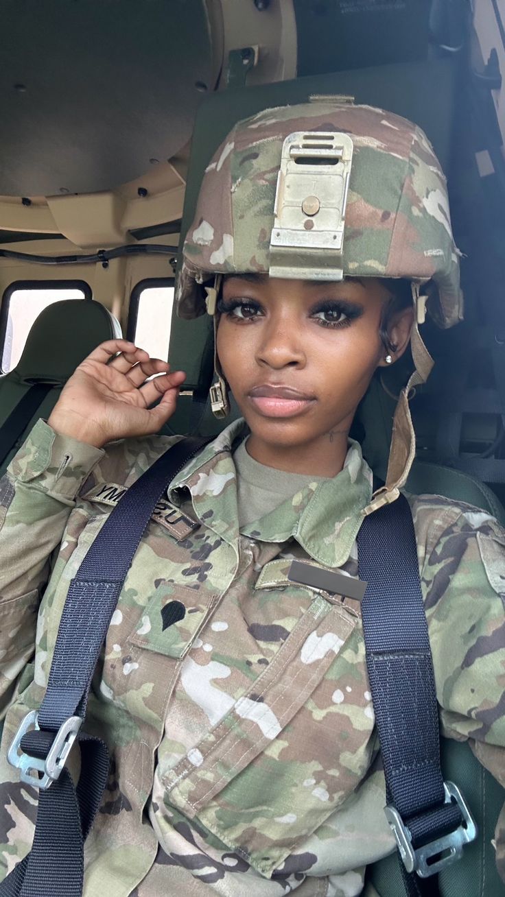 Us Army Basic Training, Female Outfit Ideas, Air Force Women, Army Aesthetic, Female Military, Army Brat, Military Chic, Military Aesthetic, Nurse Inspiration