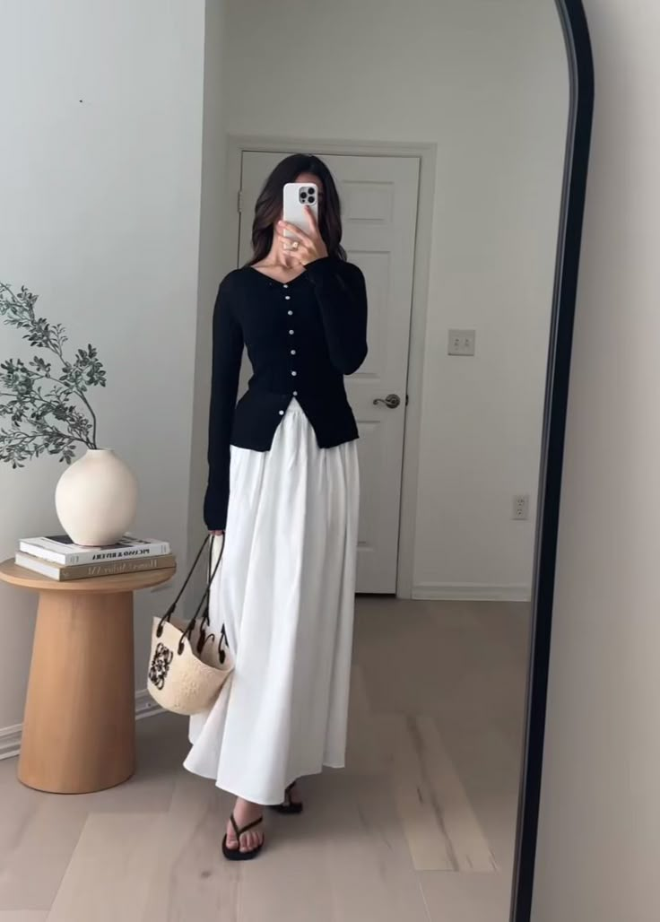 Aesthetic Dresses Modest, European Fashion Modest, Modest Outfits For Italy, Long Skirt Holiday Outfits, Outdoor Lunch Outfit, Nice Modest Outfits, Trad Outfits Women, Paris Style Outfits Classy, Modest Fashion Elegant