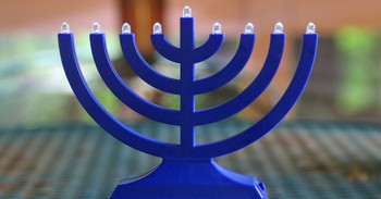 7 Differences and Similarities between Hanukkah and Christmas