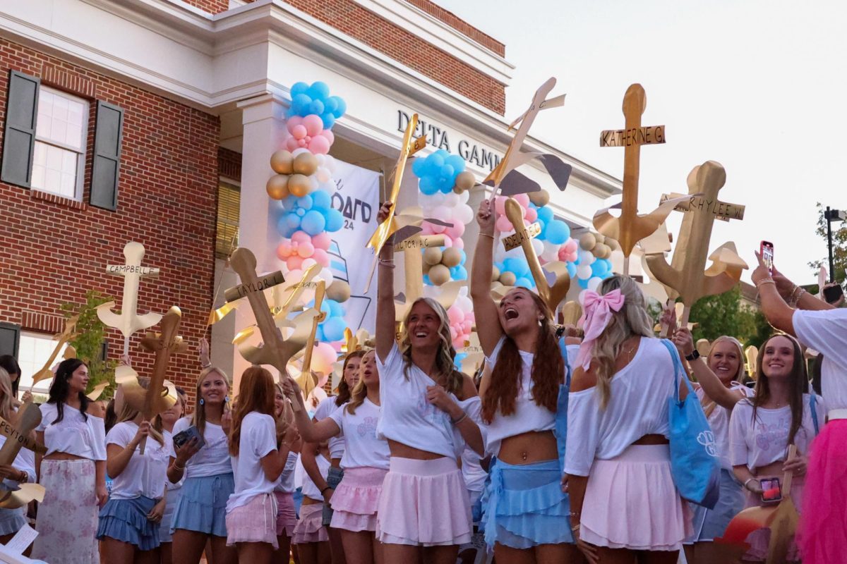 Memebers of Delta Gamma wait for their new members to run home during the Kentucky sorority bid day  on Monday, Sept. 9, 2024, at Greek Row in Lexington, Kentucky. Photos by | Sydney Yonker | Staff
