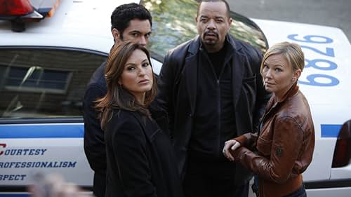 Ice-T, Mariska Hargitay, Danny Pino, and Kelli Giddish in Law & Order: Special Victims Unit (1999)