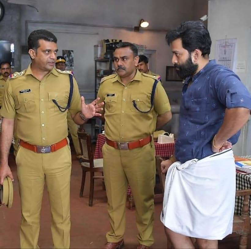 Prithviraj Sukumaran, Shaju K.S., and Anil Nedumangad in Ayyappanum Koshiyum (2020)