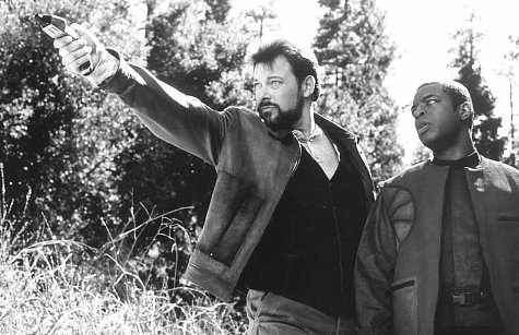 Jonathan Frakes and LeVar Burton in Star Trek: First Contact (1996)