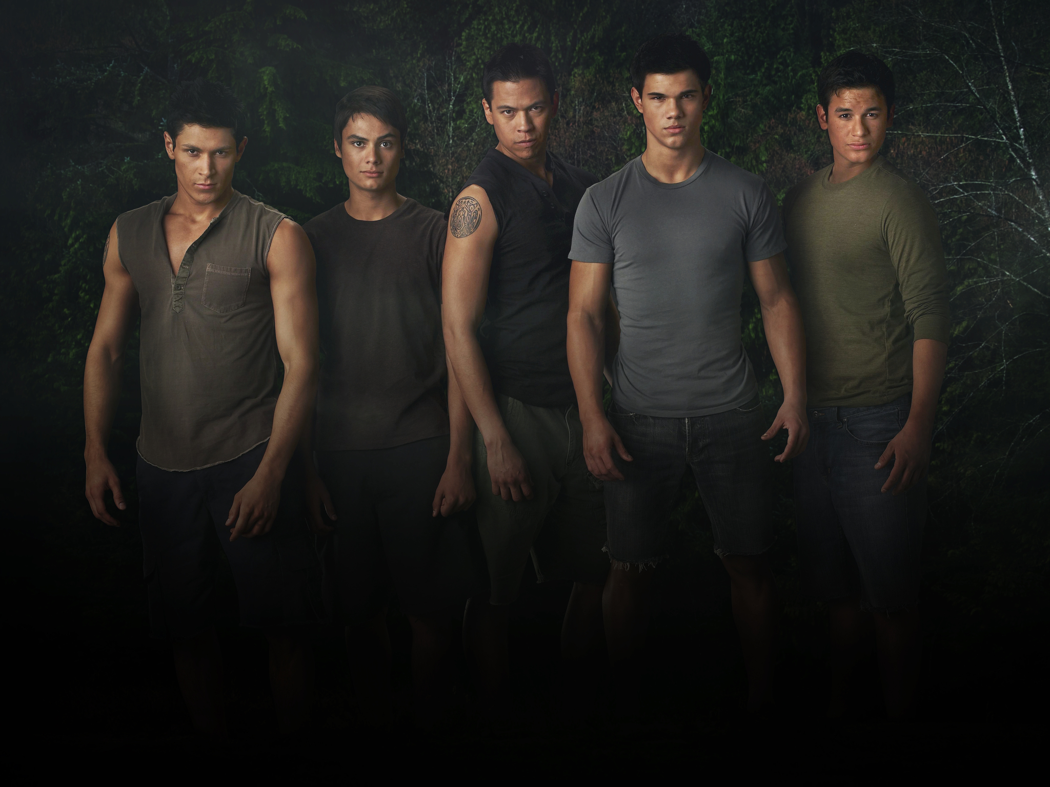 Chaske Spencer, Taylor Lautner, Bronson Pelletier, Alex Meraz, and Kiowa Gordon in The Twilight Saga: New Moon (2009)