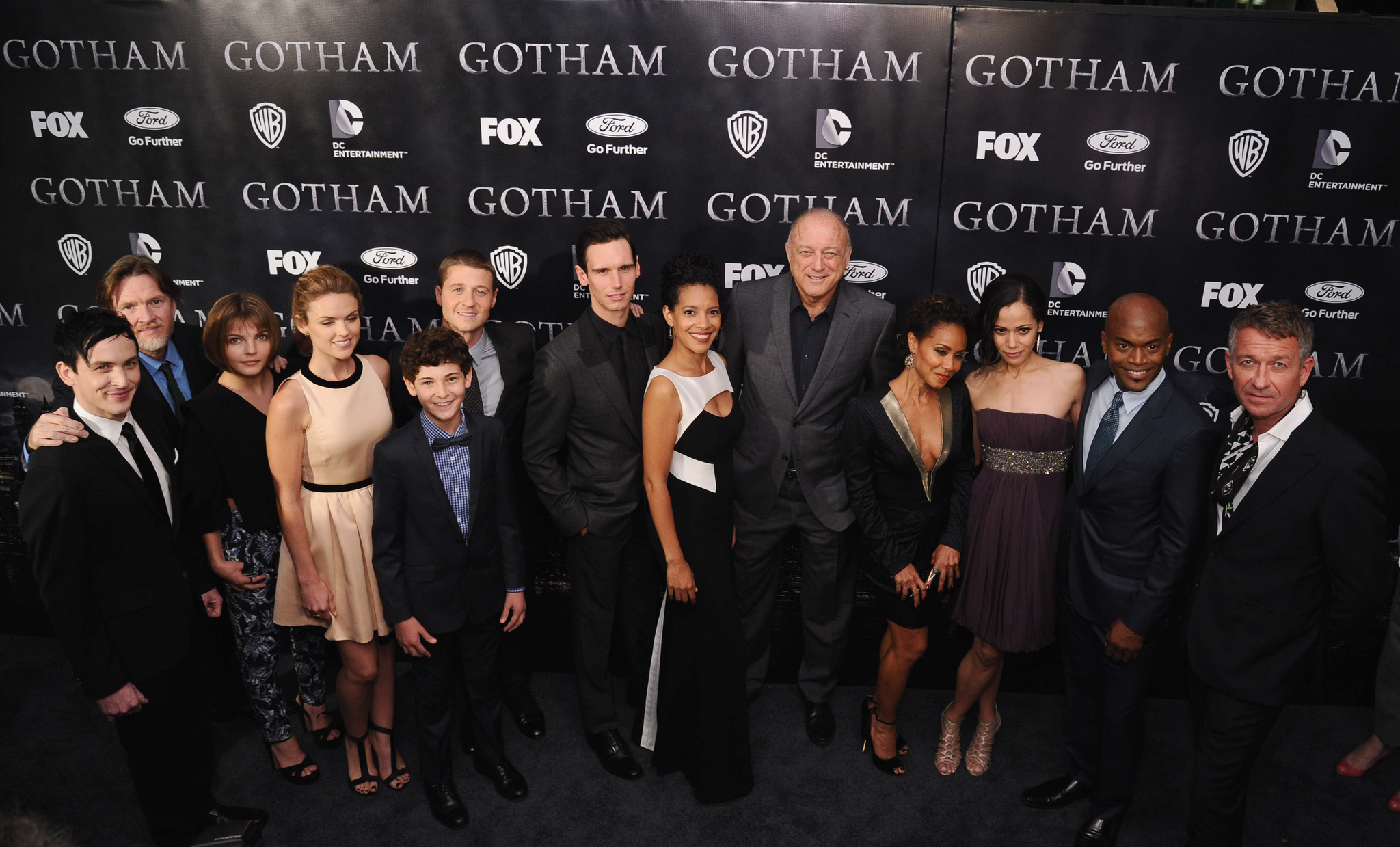 Jada Pinkett Smith, Donal Logue, John Doman, Sean Pertwee, Ben McKenzie, Zabryna Guevara, Victoria Cartagena, Andrew Stewart-Jones, Robin Lord Taylor, Erin Richards, David Mazouz, Camren Bicondova, and Cory Michael Smith at an event for Gotham (2014)