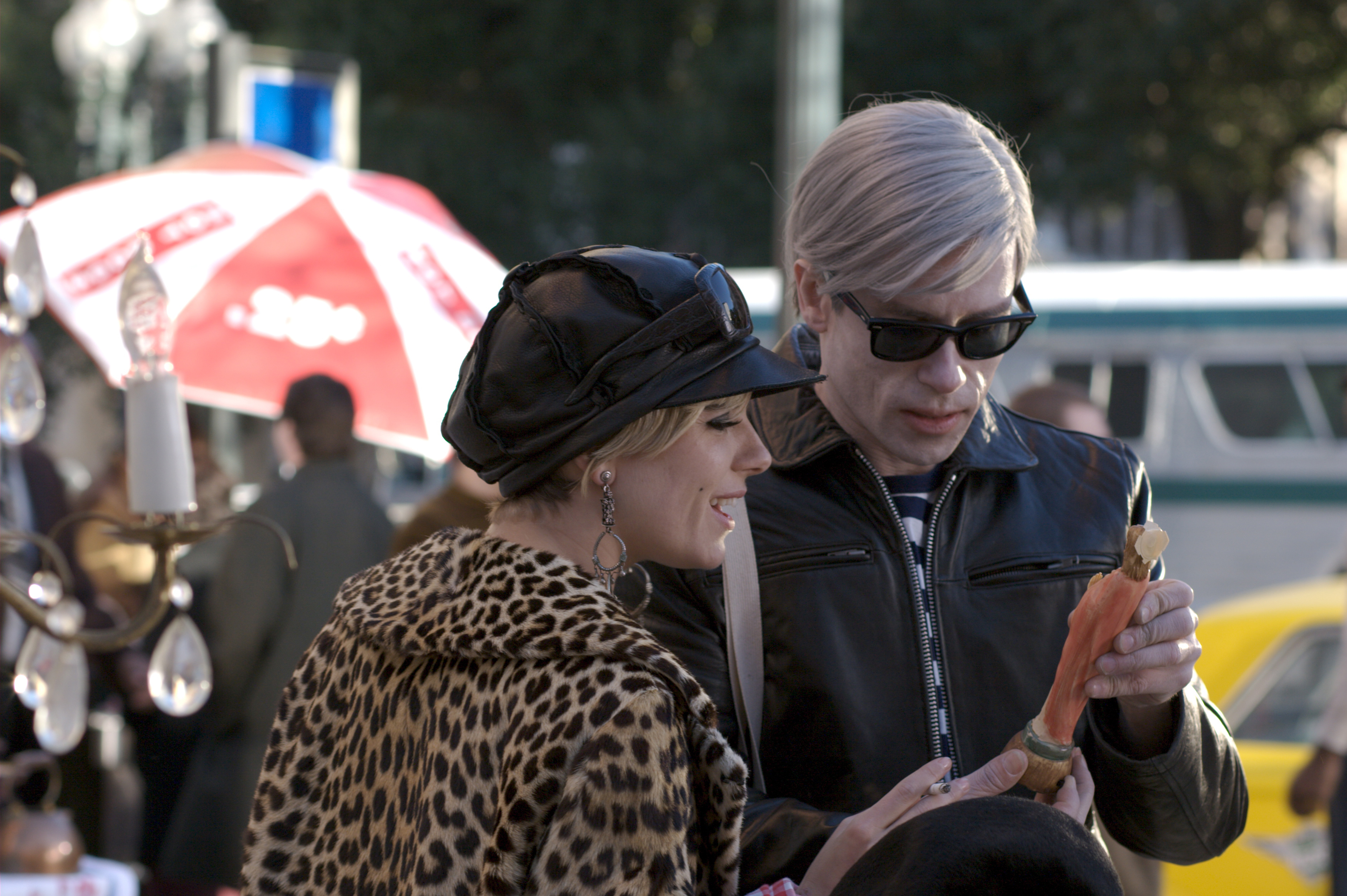 Guy Pearce and Sienna Miller in Factory Girl (2006)