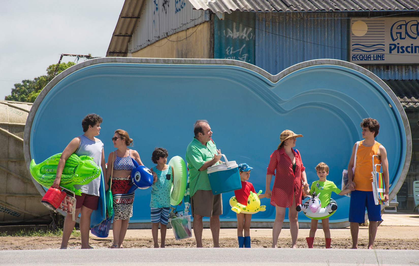 Adriana Esteves, Otávio Müller, Karine Teles, Gustavo Pizzi, Bianca Aun, and Konstantinos Sarris in Loveling (2018)