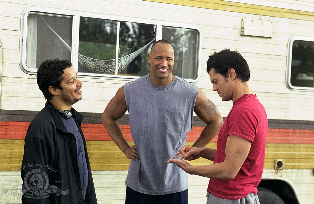 Kevin Bray, Johnny Knoxville, and Dwayne Johnson in Walking Tall (2004)