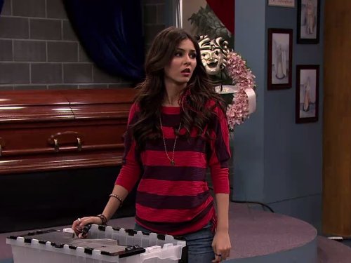 Victoria Justice in Victorious (2010)