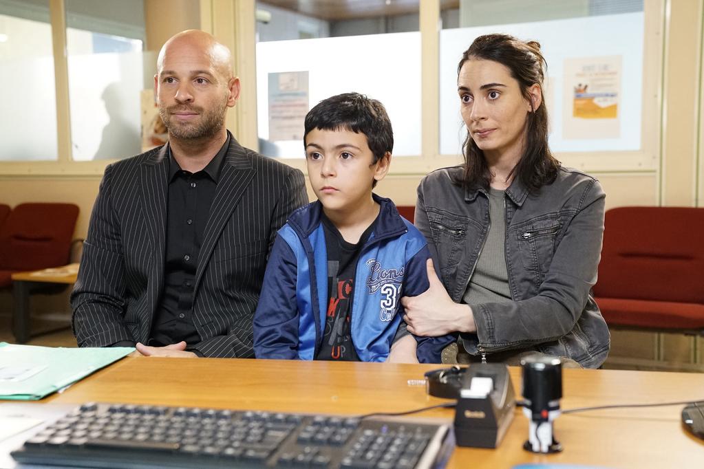 Jessim Kas, Melisa Sözen, and Franck Gastambide in Adopt a Daddy (2019)