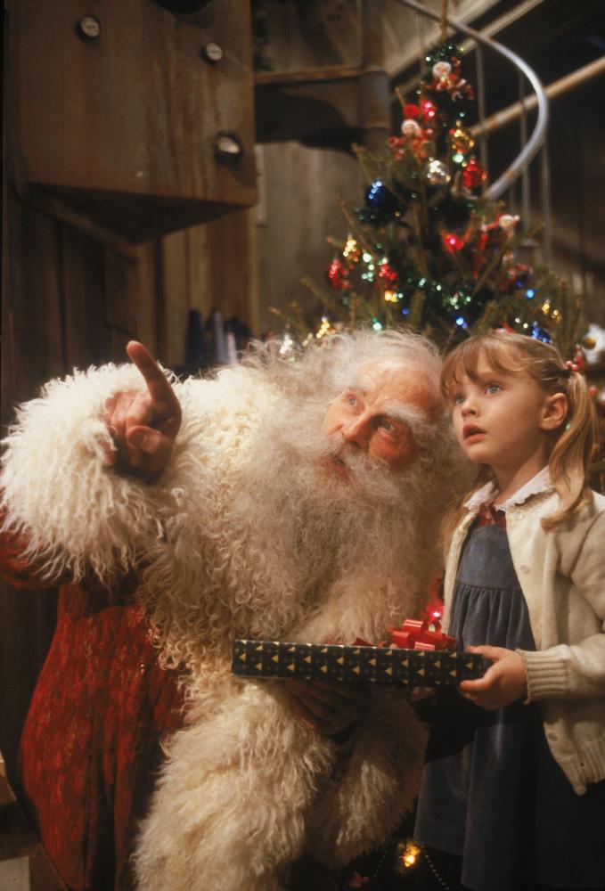 Elisabeth Harnois and Jan Rubes in One Magic Christmas (1985)