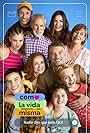 Coca Guazzini, Diego Muñoz, Héctor Noguera, Octavia Bernasconi, Ingrid Cruz, Sigrid Alegría, Bastián Hidalgo, Alexander Tobar, Max Salgado, and Andrés Velasco in Como la Vida Misma (2023)