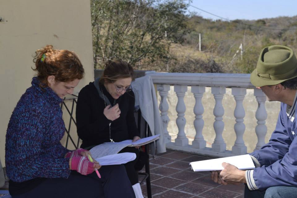 Patricia Rojo, Noelia González, and César Heil in El llamado (2013)