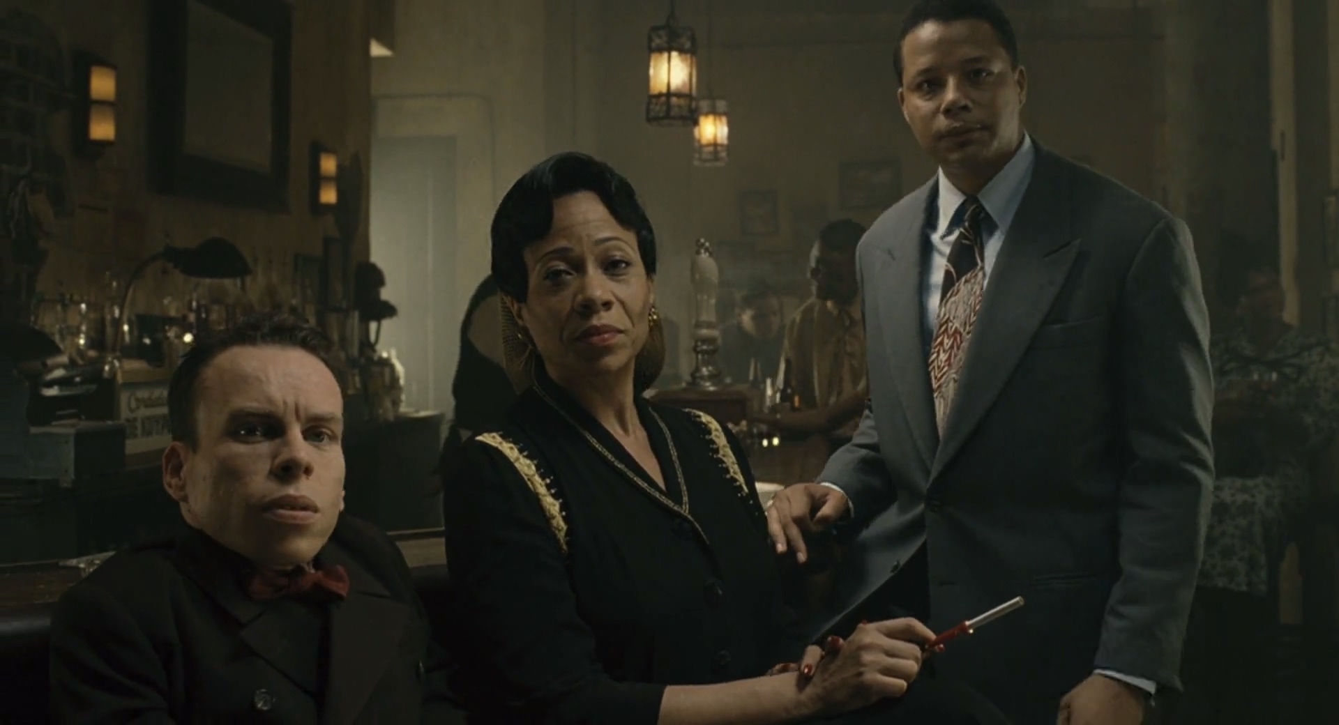 Warwick Davis, Terrence Howard, and Denise Dowse in Ray (2004)