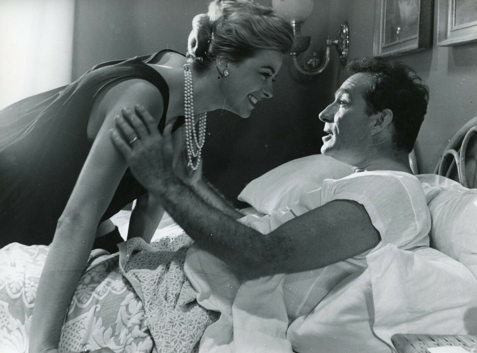 Michèle Girardon and Ugo Tognazzi in The Magnificent Cuckold (1964)