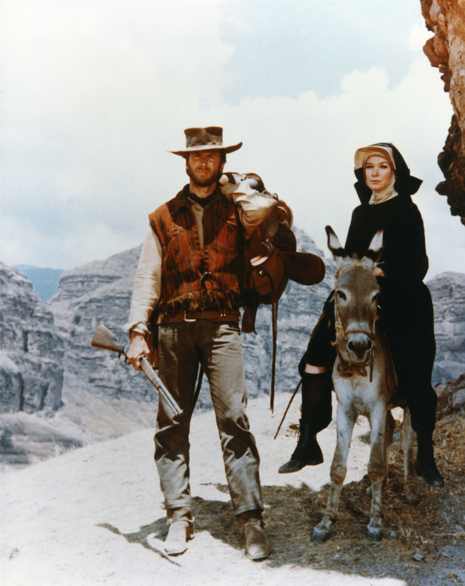 Clint Eastwood and Shirley MacLaine in Two Mules for Sister Sara (1970)