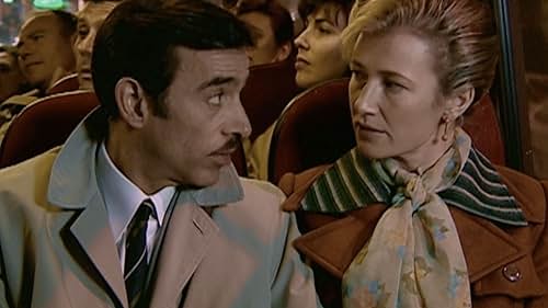 Imanol Arias and Ana Duato in Un día es un día (2001)