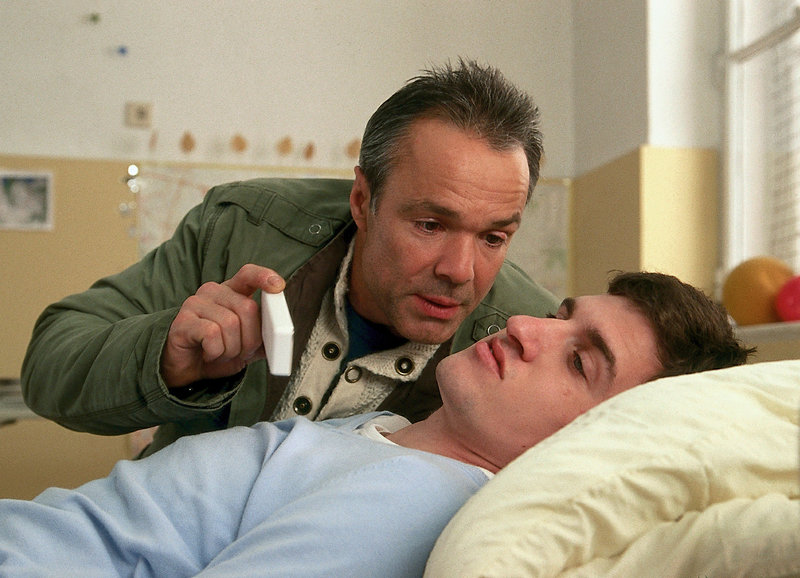 Hannes Jaenicke and Philipp Danguillier in Leipzig Homicide (2001)