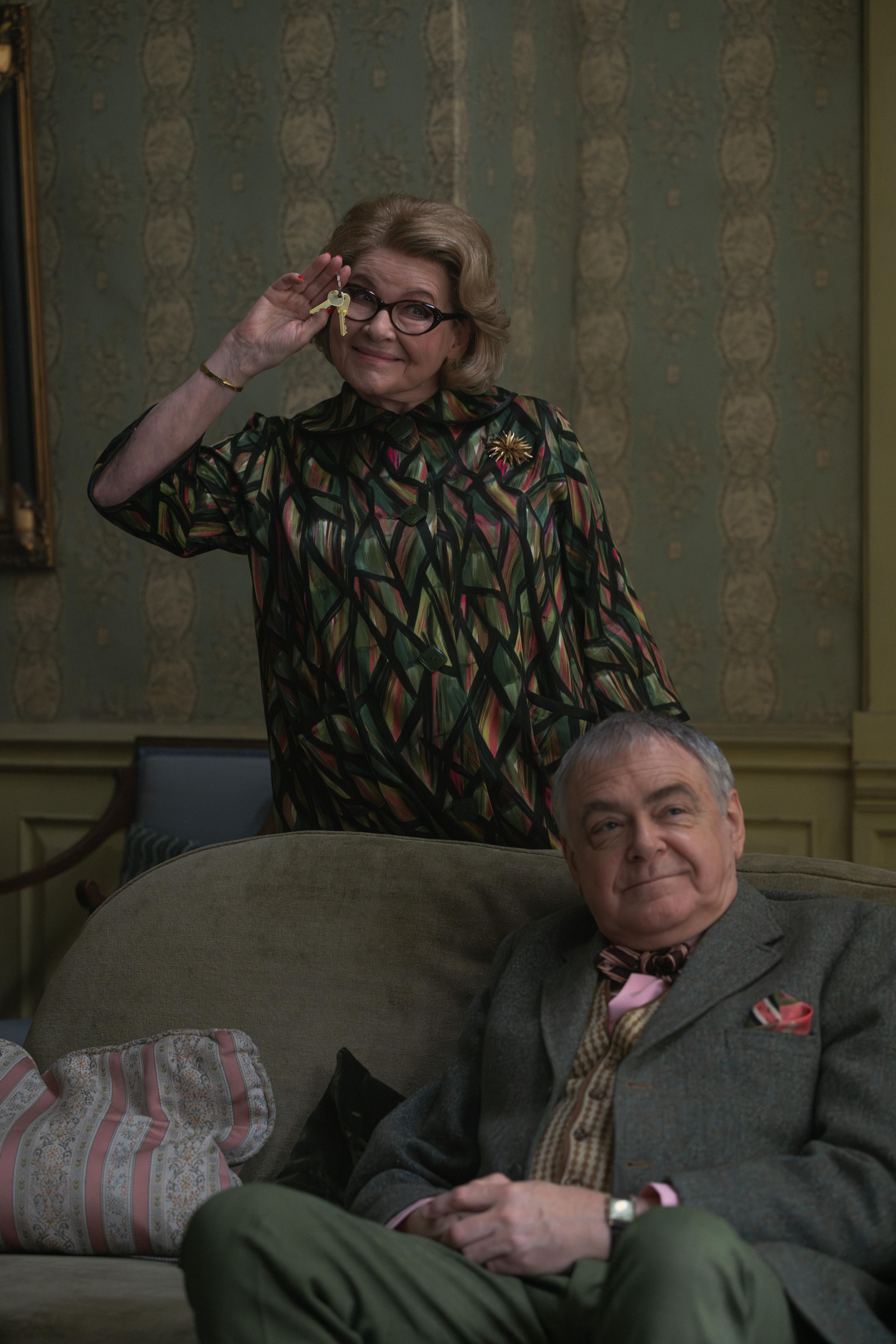 Dianne Wiest and Kevin McNally in Apartment 7A (2024)