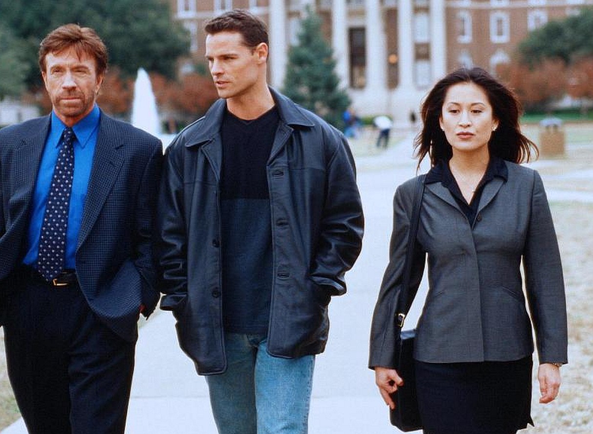 Chuck Norris, Dylan Neal, and Jennifer Tung in The President's Man (2000)