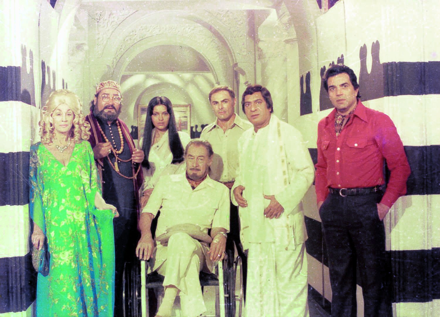 Rex Harrison, Dharmendra, Shammi Kapoor, Zeenat Aman, Sylvia Miles, and John Saxon in Shalimar (1978)